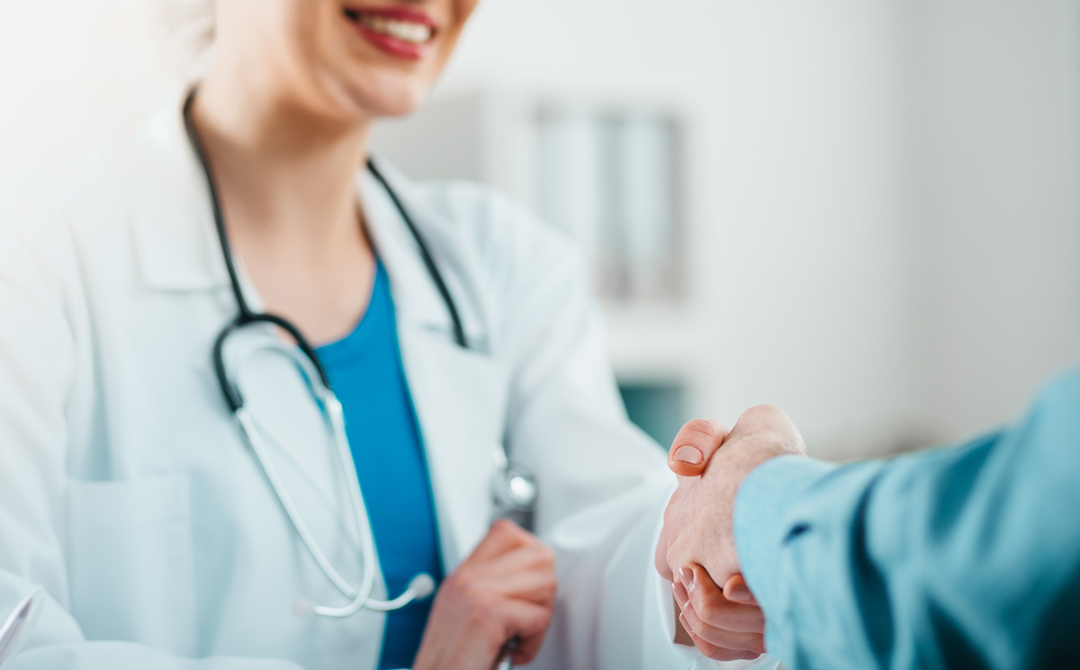 A physician shaking hands with a patient in an El Paso walk-in clinic.